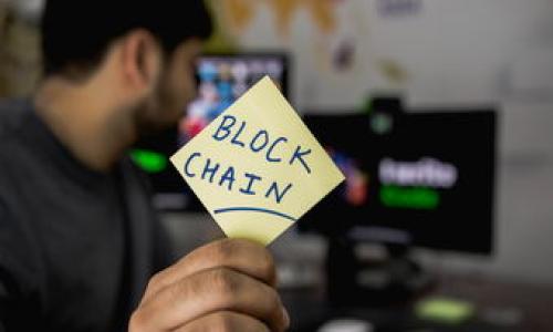 iraotiimToken钱包中的比特币没有私钥的秘密：如何保障您的数字资产安全/iraoti  
比特币, imToken钱包, 私钥, 数字资产安全/guanjianci  

随着比特币和其他数字资产的兴起，越来越多的用户开始关注如何安全地管理自己的数字货币。作为一种流行的钱包应用，imToken因其简单易用的界面和便捷的功能受到很多用户的喜爱。然而，很多人对imToken钱包中比特币的管理方式存在疑问，尤其是与私钥相关的安全问题。本文将深入探讨imToken钱包中比特币没有私钥的原理与影响，并提供相关的安全管理建议。

什么是私钥，为什么它如此重要？  
在深入分析之前，我们首先需要明白什么是私钥。私钥是一个冗长的密码，由一串字母和数字组成，用于访问和控制您的加密货币。每个比特币地址都有对应的私钥，持有私钥的人就能够管理该地址上的比特币。私钥的重要性在于它是确保数字资产安全的根本所在，失去私钥就意味着失去对数字资产的控制。  
因此，私钥的管理方式直接影响到用户的资产安全。在传统钱包中，用户需要自己保管私钥，一旦私钥泄露，将面临资产被盗的风险。而在一些第三方钱包中，这个过程可能变得更加复杂，因为用户并不总是直接接触到自己的私钥。  

imToken钱包如何处理私钥？  
imToken是一款以用户为中心的移动钱包应用，致力于提供方便、高效的数字资产管理体验。与传统的货币管理方式不同，imToken在私钥管理上的做法相对新颖。用户的私钥并不是直接存储在imToken的服务器上，而是使用了一种非托管的方式。这意味着用户始终拥有自己的私钥，而imToken仅充当管理工具。  
具体来说，imToken通过一种称为“助记词”的方式生成私钥。用户在初始化钱包时，会被提示保存一组助记词，这组词串可以用于恢复钱包。助记词能够生成私钥，但用户需要妥善保存，以防丢失。  
这种模式的优势在于，它增强了安全性，用户能够完全控制自己的比特币。然而，如果用户不小心丢失了助记词，则会面临无法找回资产的风险。因此，imToken钱包中比特币没有私钥的表现，实际上是通过助记词的形式为用户提供了便捷的安全管理。  

缺乏私钥的风险和挑战  
虽然imToken钱包采用助记词的方式来避免直接管理私钥，但这种方式并非没有风险。用户如果不小心丢失助记词，便会造成数字资产的永久性丧失。大量的用户由于对安全管理的忽视而导致资产的损失，这是普遍存在的问题。  
另外，虽然钱包不直接保留用户的私钥，但如果用户选择在不安全的环境中下载或使用钱包应用，也可能造成私钥泄露的风险。例如，恶意软件、钓鱼网站等黑客行为，都可能导致用户的助记词被窃取。  
此外，imToken在更新与维护过程中，也需要确保应用的安全性。在这个过程中，对于任何后门或者安全漏洞的展现，都有可能成为黑客攻击的目标。也就是说，使用imToken钱包虽然增加了用户对私钥的控制，但依然需要用户在使用过程中进行安全防范。  

如何安全使用imToken钱包保障数字资产？  
为了保证使用imToken钱包的安全性，用户应注意以下几点：  
ol  
listrong妥善保存助记词：/strong在初次创建钱包后，确保将助记词保存到安全的地方，并尽量避免在网上存储。/li  
listrong避免在公共网络环境中使用：/strong在不安全的Wi-Fi网络或计算机上使用imToken钱包，容易导致安全隐患，避免在这些环境下访问钱包。/li  
listrong定期进行安全检查：/strong确保您的手机系统以及imToken应用程序都是最新版本，以保障应用的安全性。/li  
listrong启用双重身份验证：/strong尽量启用双重验证等安全措施，避免账号被轻易登录。/li  
/ol  

imToken钱包的未来发展趋势  
随着数字货币市场的不断发展，imToken钱包作为一种主流的数字资产管理工具，也在不断革新自身的技术与服务。未来，imToken可能会引入更多关于安全性的实用功能，如多重签名、冷钱包选项等，以进一步提升用户的资产安全性。  
同时，为了适应市场需求，imToken可能会扩展其支持的数字资产种类，提供更加丰富的金融服务。例如，通过DeFi（去中心化金融）功能，用户可以在imToken内实现入股、借贷等金融操作，使得钱包不仅仅局限于存储数字资产。  
最后，imToken可能会通过教育用户，提高他们的安全意识和技能，从而使整个社区在使用数字货币时具备更强的安全意识。从而创造一个更为安全、高效的数字资产管理环境。  

总结  
imToken钱包作为一个新兴的数字资产管理工具，通过助记词的方式避免了直接管理私钥的复杂性，同时也带来了新的安全挑战。用户在享受imToken钱包带来的便利时，应该时刻保持安全意识，妥善管理助记词，避免在不安全的环境中使用钱包。  
随着数字资产市场的发展，imToken钱包将不断创新和完善其产品，力求为用户提供更安全、更高效的数字资产管理体验。在这个快速变化的数字经济时代，只有不断学习与进步，才能确保在数字资产管理上不被淘汰。  

可能的相关问题  
1. imToken钱包的助记词丢失了怎么办？  
2. 使用imToken钱包安全吗？  
3. 如何避免数字资产被盗？  
4. imToken钱包的交易费用是怎样计算的？  

### 1. imToken钱包的助记词丢失了怎么办？  
如果您不小心丢失了imToken钱包的助记词，遗憾的是，您将无法恢复您的钱包及其中的任何资产。助记词相当于您钱包的钥匙，而没有它，您将没法访问您的比特币等数字资产。这是因为imToken钱包是以非托管的形式存储用户的资产，私钥是由助记词生成的，且不会被存储在任何中央服务器上。  
为了避免这种情况，建议用户在创建钱包时将助记词记录并保存在多个安全的位置。除了纸质记录，您也可以选择密码管理器等安全工具来保存助记词。还有一个好办法是将助记词分开写在不同的地方，以降低同时丢失的风险。  
如果您已经丢失助记词而无法恢复钱包，那么此时您只能接受资产无法找回的事实。这是一个很大的损失，因此在管理数字资产时，提前做好备份是非常重要的。  

### 2. 使用imToken钱包安全吗？  
使用imToken钱包的安全性相对较高，主要得益于它的非托管模式与助记词系统。用户始终拥有自己的私钥，只要妥善保存助记词，就能有效控制自己的资产。但是，安全性并不单单依赖于钱包本身，用户的使用习惯也起着决定性作用。  
为了确保安全，用户需做好以下几点：  
ol  
listrong保护助记词：/strong助记词是访问钱包的关键，绝对不要与他人共享，并要将其保存在安全的地方。/li  
listrong使用强密码：/strong给您的imToken账号设置强密码，定期更换，能有效避免未经授权的访问。/li  
listrong保持软件更新：/strong定期更新imToken应用，确保使用的是最新版本，以免受到已知漏洞的威胁。/li  
listrong检查链接与网址：/strong确保访问的官方网站是真实的，避免通过钓鱼网站访问钱包。/li  
/ol  
综上所述，只要用户保持良好的安全习惯，imToken钱包的使用是相对安全的。但同时，永远不能掉以轻心，只有时刻保持警惕，才能有效防范数字资产被盗等风险。  

### 3. 如何避免数字资产被盗？  
避免数字资产被盗的关键在于提升安全意识和保持良好的使用习惯。用户可以通过以下措施来尽量减少安全隐患：  
ol  
listrong使用安全的网络连接：/strong尽量避免在公共Wi-Fi等不安全的网络下进行交易，使用专用的VPN可以增加安全性。/li  
listrong双重认证：/strong启用双重身份验证（2FA）为您的imToken账户增加一层安全保护，即便密码泄露，也不会轻易被他人登录。/li  
listrong谨慎选择平台：/strong在进行交易时，选择安全、信誉良好的交易平台，避免在不明网站上进行操作。/li  
listrong定期查看账户活动：/strong及时检查您的钱包交易记录和地址变更，保持警惕，发现异常及时处理。/li  
/ol  
通过这些方法，用户可以有效降低数字资产被盗的风险，确保自己在使用imToken钱包的过程中尽可能安全。安全是个长期和持续的过程，而不仅仅在某一时刻的选择。  

### 4. imToken钱包的交易费用是怎样计算的？  
imToken钱包的交易费用主要取决于网络拥堵状况和用户选择的交易速度。用户在发起交易时，可以根据需要调整交易费用，以平衡速度与成本。以下是一些关于交易费用的详细信息：  
ol  
listrong网络费用：/strong所有数字资产交易都需要支付一定的网络费用，这部分费用是用于激励矿工进行交易确认。网络繁忙时，费用将有所上升。/li  
listrong用户设置：/strongimToken允许用户灵活设置交易费用，用户可以在页面上选择所希望的交易速度，系统会自动调整对应费用。/li  
listrong实时显示：/strong在进行交易前，app中的费用会实时显示，用户可以根据费用和速度进行选择。/li  
/ol  
总之，imToken钱包的交易费用是可设定的，用户可以根据自身需求选择合适的交易费用与速度。在使用过程中，了解并合理设置交易费用，将有助于用户的交易体验。  